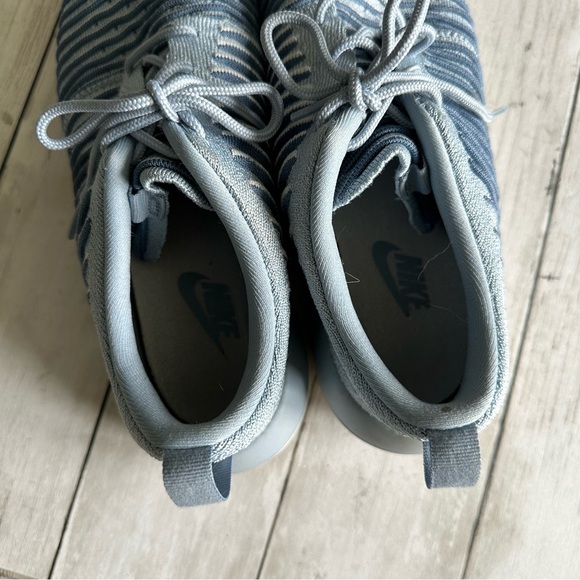 PREOWNED NIKE WOMENS ROSHE TWO FLY KNIT RUNNING SNEAKERS BLUE RIBBED SIZE 8.5 - Picture 4 of 9